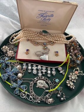 Vintage jewelry Lot